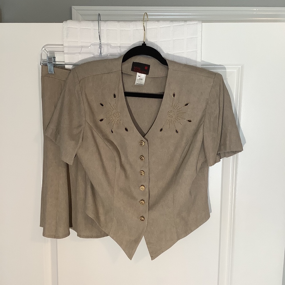 Miss Scarlett  Junior’s 2Piece Skirt Suit Tan Size 9/10